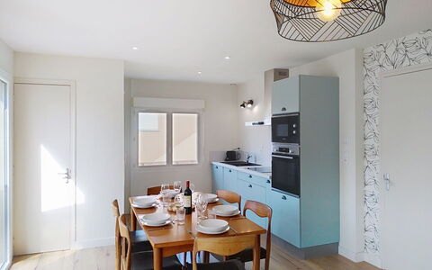 Dolce Vita: Meubilair, Interieur Ontwerp, Flooring, Verdieping, Lichte Inrichting, Hout, Plafond, Countertop, Kamer, Keuken