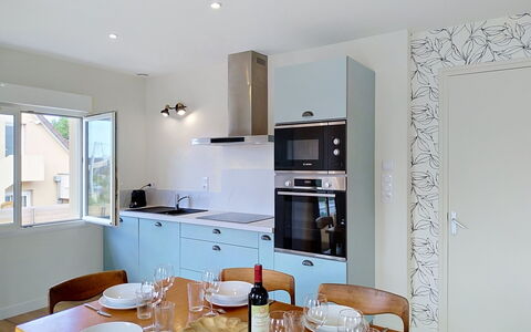 Dolce Vita: Keuken, Countertop, Meubilair, Toestel Van De Keuken, Interieur Ontwerp, Cabinetry, Major Appliance, Hout, Flooring, Plafond