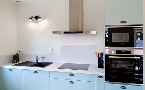 Dolce Vita: Keuken, Toestel Van De Keuken, Countertop, Cabinetry, Major Appliance, Fornuis, Fornuis, Gasfornuis, Interieur Ontwerp, Huishoudapparatuur