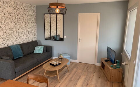 Dolce Vita: Meubilair, Interieur Ontwerp, Muur, Flooring, Hout, Verdieping, Kamer, Plafond, Verlichting, Huis
