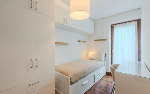 Sun: Meubilair, Flooring, Muur, Interieur Ontwerp, Verdieping, Hout, Slaapkamer, Bed, Kamer, Plank