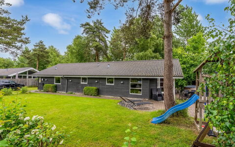 Sissa - 700M from the Sea: Huis, Huis, Verblijf, Groundcover, Landgoed, Tuin, Siding, Backyard, Gazon, Werf