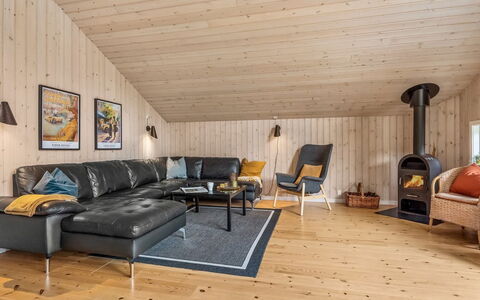 Sissa - 700M from the Sea: Hout, Flooring, Houten Vloer, Interieur Ontwerp, Huis, Verdieping, Meubilair, Woonkamer, Hardwood, Plafond