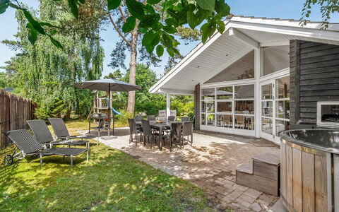Sissa - 700M from the Sea: Huis, Huis, Dak, Verblijf, Veranda, Schaduw, Landgoed, Tuin, Garden Gebouwen, Siding
