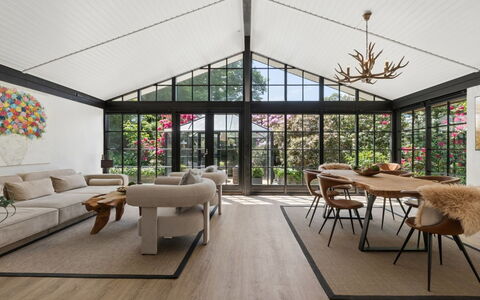 Daren - 235M from the Sea: Meubilair, Interieur Ontwerp, Flooring, Hout, Verdieping, Tafel, Stoel, Plafond, Houten Vloer, Woonkamer