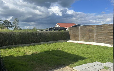 Sylvelin - 40M from the Sea: Wolk, Land Lot, Gazon, Tuin, Backyard, Landscaping, Werf, Haag, Home Schermen