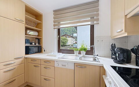 Jäger Suite: Keuken, Countertop, Cabinetry, Toestel Van De Keuken, Interieur Ontwerp, Hout, Meubilair, Huis, Flooring, Major Appliance