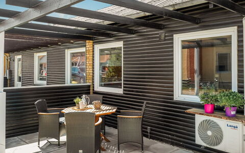 Heloise - 900M from the Sea: Hout, Meubilair, Interieur Ontwerp, Buitenmeubels, Stoel, Veranda, Buitentafel, Beits, Hardwood, Dek