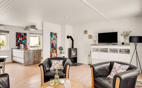 Heloise - 900M from the Sea: Meubilair, Interieur Ontwerp, Flooring, Bankstel, Verdieping, Woonkamer, Hout, Plafond, Kamer, Houten Vloer