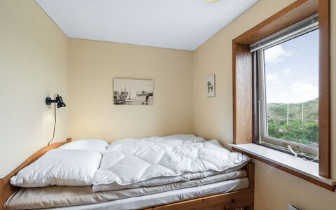 Nyyrikki - 350M from the Sea: Bed, Slaapkamer, Laken, Hout, Bedding, Verdieping, Interieur Ontwerp, Flooring, Meubilair, Bed Frame