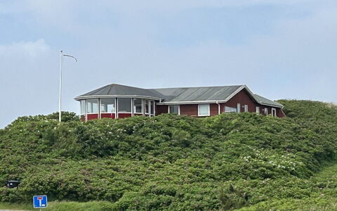 Nyyrikki - 350M from the Sea: Gebouw, Dak, Huis, Huis, Landschap, Architectuur, Landelijk Gebied, Struik, Verblijf