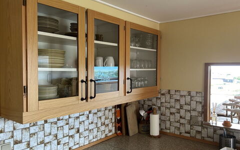 Nyyrikki - 350M from the Sea: Hout, Meubilair, Stellingen, Interieur Ontwerp, Cabinetry, Plank, Flooring, Kast, Keuken, Kamer