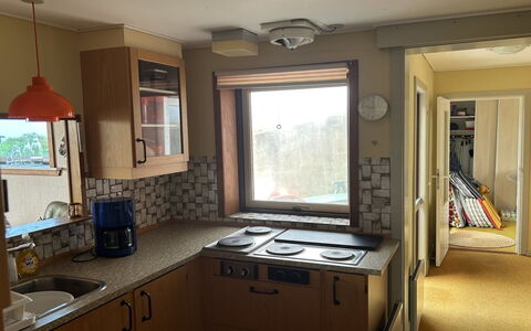 Nyyrikki - 350M from the Sea: Keuken, Hout, Toestel Van De Keuken, Major Appliance, Countertop, Interieur Ontwerp, Cabinetry, Flooring, Kamer, Meubilair