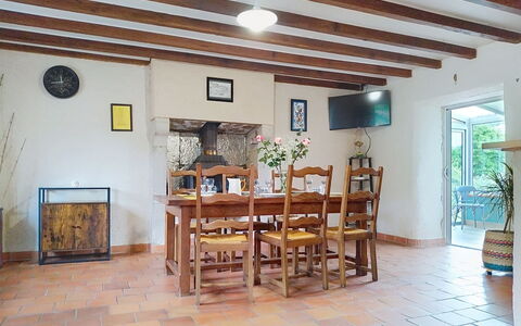 L'Ancienne Ferme: Meubilair, Interieur Ontwerp, Flooring, Hout, Tafel, Plafond, Stoel, Verdieping, Kamer, Eetkamer