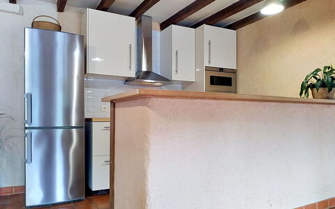 L'Ancienne Ferme: Countertop, Flooring, Hout, Interieur Ontwerp, Keuken, Verdieping, Meubilair, Plafond, Toestel Van De Keuken, Beits