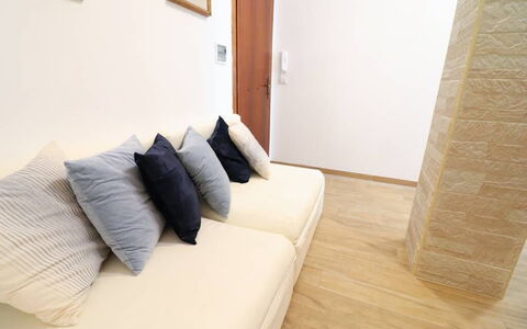 Casa Aurora a Otranto: Meubilair, Flooring, Verdieping, Bankstel, Interieur Ontwerp, Hout, Kussen, Woonkamer, Houten Vloer, Kussen Gooien