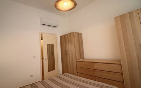 Nausica: Bed, Meubilair, Interieur Ontwerp, Slaapkamer, Hout, Flooring, Verdieping, Kamer, Bedding, Laken