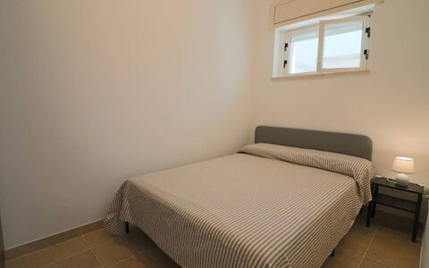 Nausica: Slaapkamer, Bed, Interieur Ontwerp, Verdieping, Hout, Meubilair, Laken, Bedding, Flooring, Kamer