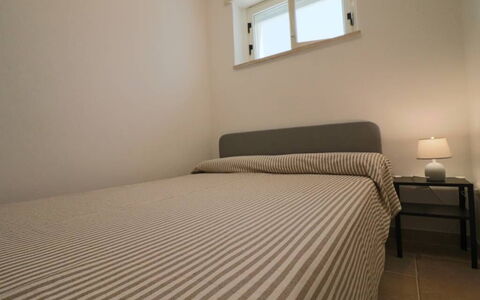 Nausica: Slaapkamer, Bed, Interieur Ontwerp, Verdieping, Laken, Meubilair, Bedding, Flooring, Kamer, Plafond