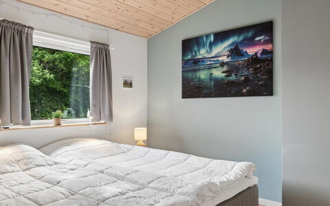 Arise - 1.5Km from the Sea: Slaapkamer, Hout, Bed, Interieur Ontwerp, Plafond, Laken, Verdieping, Bedding, Flooring, Bed Frame