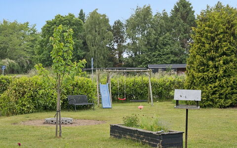 Arise - 1.5Km from the Sea: Gras, Struik, Tuin, Land Lot, Groundcover, Gazon, Park, Landscaping, Schaduw