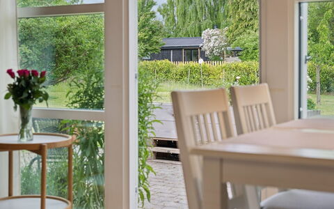 Arise - 1.5Km from the Sea: Meubilair, Interieur Ontwerp, Hout, Stoel, Flooring, Tafel, Verdieping, Keuken En Eettafel, Eetkamer, Glas