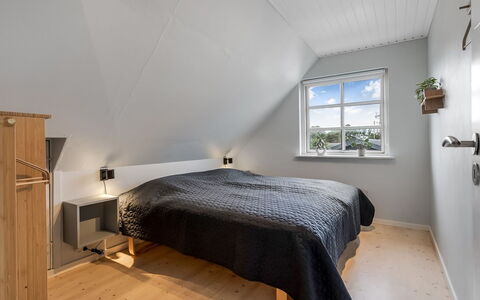 Chiuvana - 250M from the Sea: Flooring, Slaapkamer, Hout, Plafond, Verdieping, Interieur Ontwerp, Bed, Laken, Bedding, Verlichting