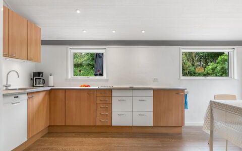 Sibyll - 1Km from the Sea: Flooring, Interieur Ontwerp, Keuken, Countertop, Hout, Plafond, Cabinetry, Meubilair, Verdieping, Huis