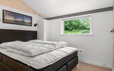 Sibyll - 1Km from the Sea: Slaapkamer, Hout, Bed, Bedding, Laken, Interieur Ontwerp, Bed Frame, Huis, Linens, Plafond