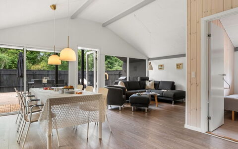 Sibyll - 1Km from the Sea: Interieur Ontwerp, Flooring, Hout, Plafond, Meubilair, Verdieping, Bankstel, Woonkamer, Houten Vloer, Keuken En Eettafel