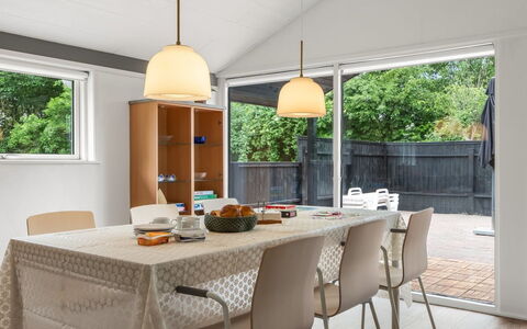 Sibyll - 1Km from the Sea: Meubilair, Interieur Ontwerp, Lichte Inrichting, Stoel, Flooring, Tafel, Hout, Plafond, Keuken En Eettafel, Eetkamer