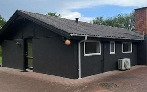 Sibyll - 1Km from the Sea: Dak, Huis, Huis, Verblijf, Siding, Deur, Schuur, Oprit, Garden Gebouwen, Schaduw