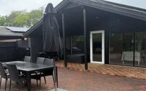 Sibyll - 1Km from the Sea: Huis, Dak, Deur, Schaduw, Verblijf, Landgoed, Siding, Werf, Oprit, Outdoor Structuur