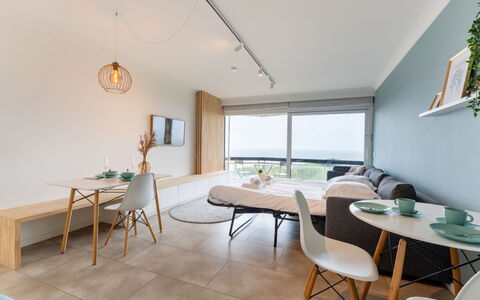 Poseidon with Seaview & Parking: Meubilair, Flooring, Interieur Ontwerp, Verdieping, Plafond, Stoel, Appartement, Kamer, Houten Vloer, Woonkamer