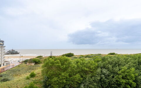 Poseidon with Seaview & Parking: Lucht, Natuurlijke Omgeving, Horizon, Landschap, Ecoregio, Wolk, Land Lot, Kust, Kust En Oceanic Landvormen, Plain