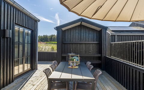 Raimund - 600M from the Sea: Hout, Samengesteld Materiaal, Dek, Hardwood, Plank, Beits, Siding, Schaduw, Houten Vloer, Veranda