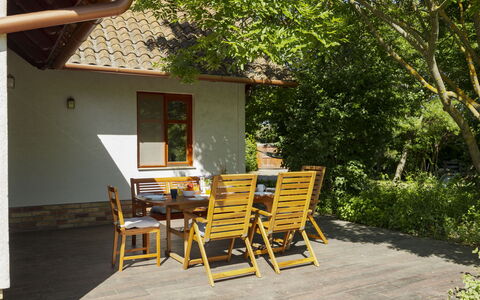 Villa Canela: Hout, Meubilair, Buitenmeubels, Beits, Hardwood, Schaduw, Stoel, Verblijf, Buitentafel, Veranda