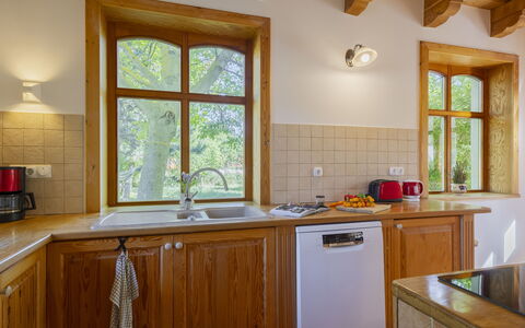 Villa Canela: Hout, Keuken, Interieur Ontwerp, Flooring, Countertop, Cabinetry, Verdieping, Plafond, Meubilair, Loodgieterswerkinrichting