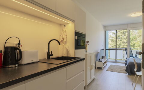 Gárdonyi Garden: Keuken, Interieur Ontwerp, Countertop, Flooring, Hout, Verdieping, Toestel Van De Keuken, Meubilair, Plafond, Cabinetry