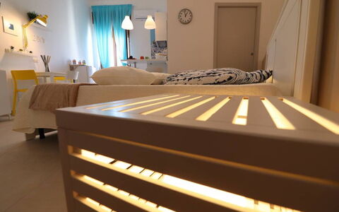 Casa Maya a Otranto: Meubilair, Interieur Ontwerp, Bed, Verdieping, Flooring, Slaapkamer, Hout, Kamer, Verlichting, Plafond