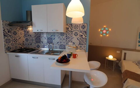 Casa Maya a Otranto: Interieur Ontwerp, Meubilair, Flooring, Verdieping, Kamer, Keuken, Toestel Van De Keuken, Countertop, Major Appliance, Stoel