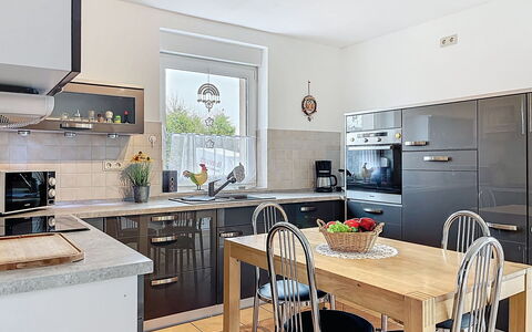 Ankerplatz: Meubilair, Keuken, Toestel Van De Keuken, Countertop, Cabinetry, Interieur Ontwerp, Flooring, Hout, Stoel, Major Appliance