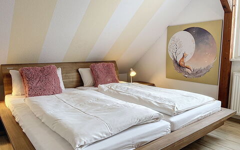 Ankerplatz: Bed, Meubilair, Interieur Ontwerp, Slaapkamer, Flooring, Verdieping, Bedding, Laken, Hout, Linens