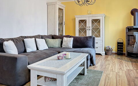 Ankerplatz: Meubilair, Flooring, Verdieping, Interieur Ontwerp, Houten Vloer, Hout, Kamer, Bankstel, Laminaatvloer, Woonkamer