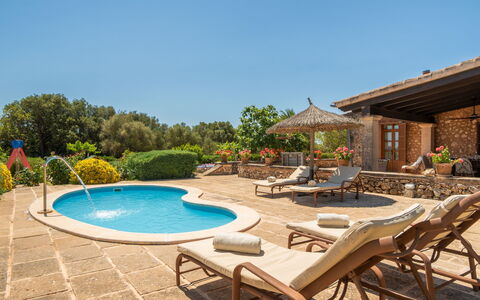 Casa Geranios: Buitenmeubels, Toevlucht, Zwembad, Paraplu, Eco Hotel, Vrije Tijd, Flagstone, Schaduw, Patio, Ligstoel