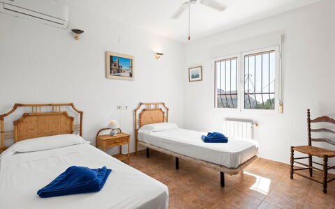 Blake: Meubilair, Appartement, Bed Frame, Slaapkamer, Bed, Hotel, Bedding, Slaapzaal, Matras, Herberg