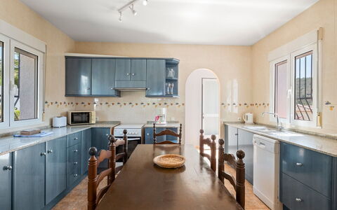 Blake: Meubilair, Interieur Ontwerp, Cabinetry, Keuken, Flooring, Countertop, Hout, Plafond, Verdieping, Verlichting