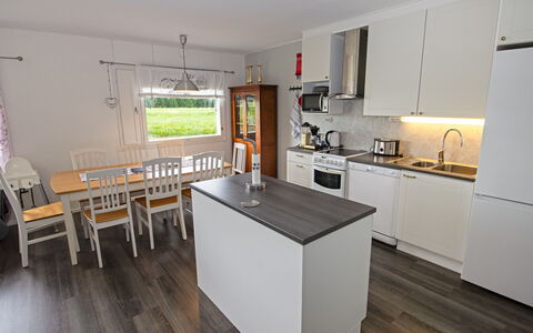Koto: Flooring, Keuken, Hout, Meubilair, Houten Vloer, Countertop, Verdieping, Interieur Ontwerp, Cabinetry, Toestel Van De Keuken