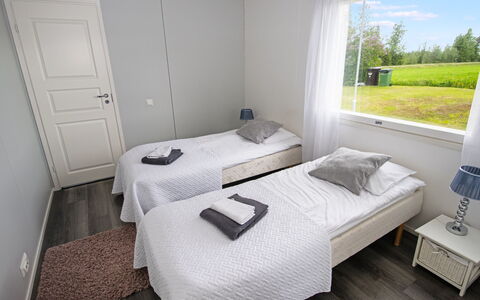 Koto: Hout, Slaapkamer, Verdieping, Bed, Flooring, Bed Frame, Huis, Bedding, Laken, Kamer