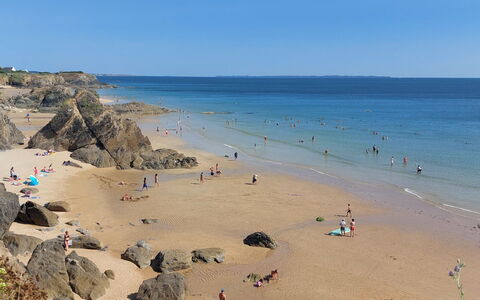 La Sardinerie de la Crique de Porsac'H: Blauw, Water, Strand, Zwemwater, Kust, Natuurlijke Omgeving, Kust En Oceanic Landvormen, Zee, Kust, Zomer
